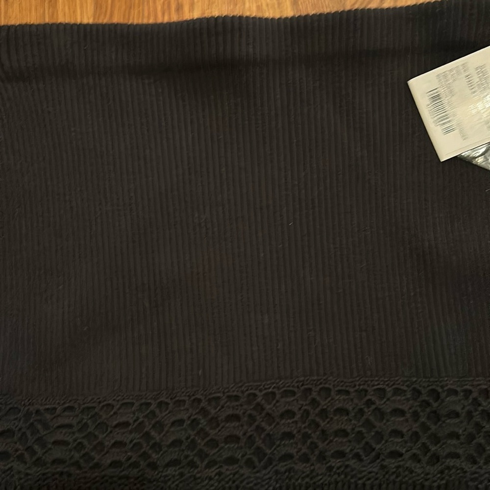 NWT WORTH  black knit skirt. Size small
